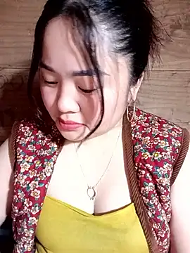 Snapshot of Bee-bgolden chatting on 01-10-26, 12:51 Bee-bgolden online show from 01-10-26, 12:51