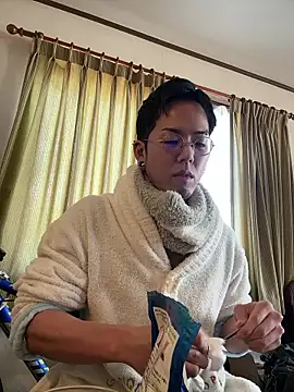 Snapshot of ippei0001 chatting on 02-03-26, 04:10 ippei0001 online show from 02-03-26, 04:10