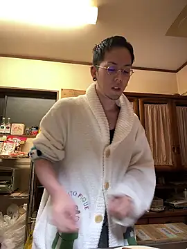 Snapshot of ippei0001 chatting on 03-08-26, 04:00 ippei0001 online show from 03-08-26, 04:00