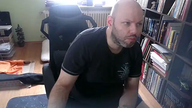 Snapshot of Tsume81 chatting on 11-04-25, 09:30 Tsume81 online show from 11-04-25, 09:30