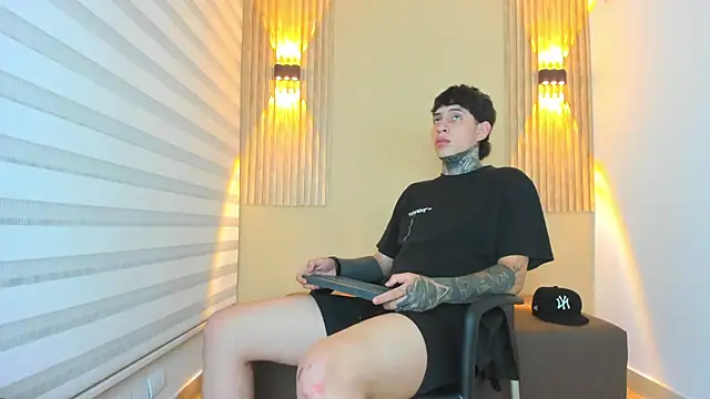 DANTE ARMSTRONG online show from 11-11-25, 04:12