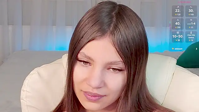 Snapshot of Little__Lunaa chatting on 12-18-25, 10:43 Little Lunaa online show from 12-18-25, 10:43