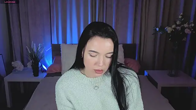 Snapshot of HeyNiki chatting on 12-19-25, 04:47 HeyNiki online show from 12-19-25, 04:47