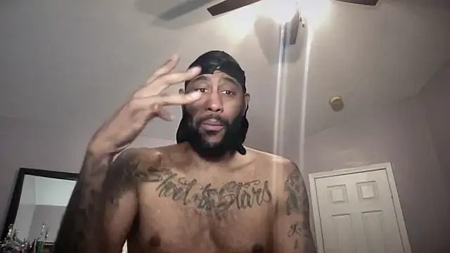 Snapshot of tallhandsome7ft chatting on 11-30-25, 04:05 tallhandsome7ft online show from 11-30-25, 04:05