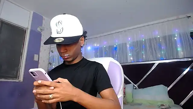 Santy bigcock 01 online show from 04-17-26, 12:08