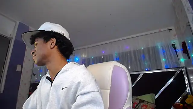 Santy bigcock 01 online show from 06-01-26, 02:41