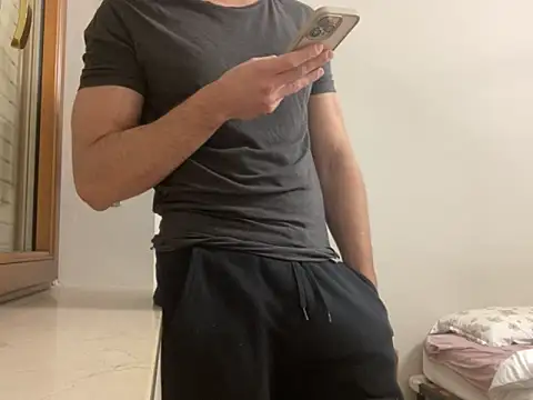 Snapshot of redflake chatting on 11-17-25, 12:27 redflake online show from 11-17-25, 12:27