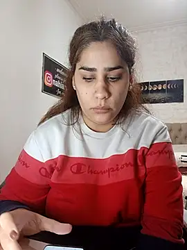 Snapshot of nahiarabiel33 chatting on 06-08-26, 04:18 nahiarabiel33 online show from 06-08-26, 04:18