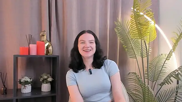 LatinaHuguenin online show from 11-05-25, 05:35