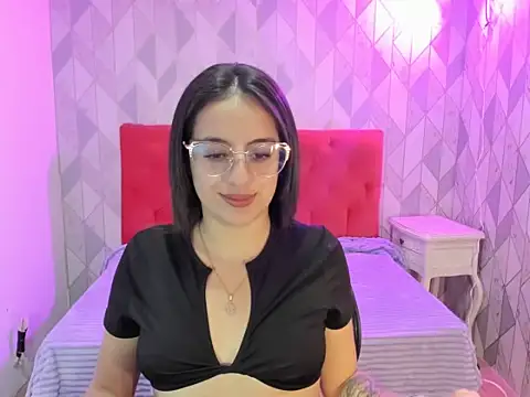 Snapshot of IsabellaRousset chatting on 11-28-25, 05:43 IsabellaRousset online show from 11-28-25, 05:43