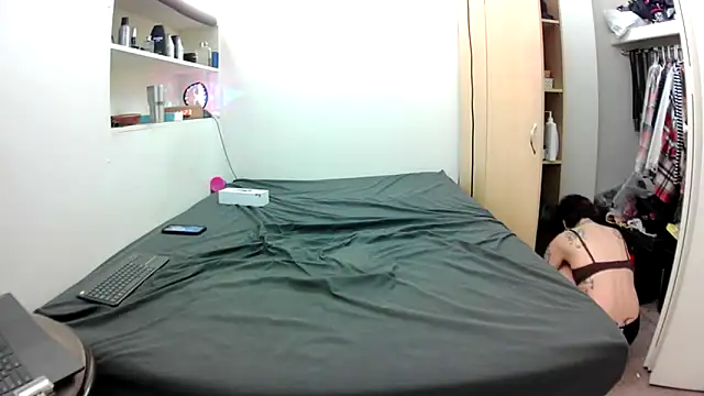 Empress Lilith online show from 04-18-26, 04:22