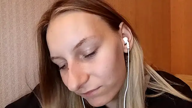 Snapshot of laytafltsmile chatting on 11-04-25, 09:36 laytafltsmile online show from 11-04-25, 09:36