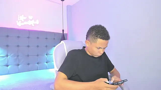 Liams18 online show from 11-21-25, 03:16