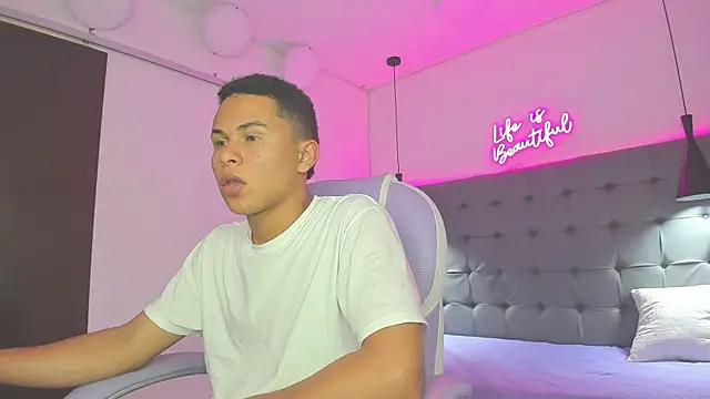 Liams18 online show from 11-23-25, 03:06