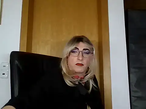 Snapshot of AgnesCross39 chatting on 12-16-25, 05:45 AgnesCross39 online show from 12-16-25, 05:45