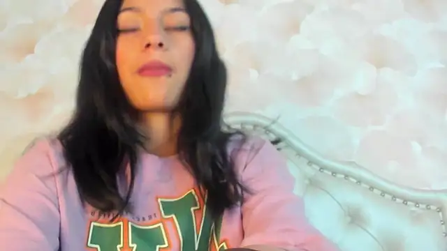 Snapshot of Madhison_5 chatting on 11-23-25, 08:41 Madhison 5 online show from 11-23-25, 08:41