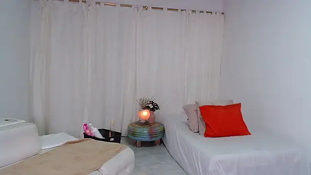 Snapshot of CoralReyes_IH chatting on 11-19-25, 10:48 CoralReyes IH online show from 11-19-25, 10:48