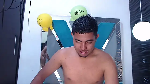 Naty And Maxx online show from 12-22-25, 08:06