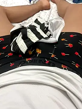 Snapshot of gatito_polo69 chatting on 11-30-25, 10:36 gatito polo69 online show from 11-30-25, 10:36