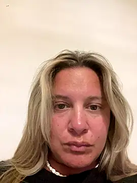 Snapshot of sofiabross chatting on 11-05-25, 04:34 sofiabross online show from 11-05-25, 04:34