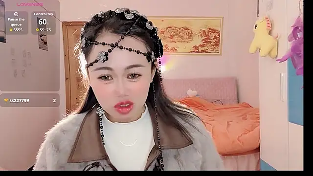 Snapshot of Xiaojuan61 chatting on 11-18-25, 11:03 Xiaojuan61 online show from 11-18-25, 11:03