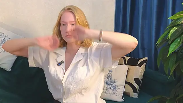 Snapshot of ElzaHart chatting on 11-15-25, 06:59 ElzaHart online show from 11-15-25, 06:59