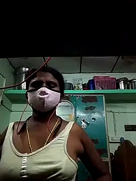 Snapshot of Couple1114 chatting on 11-13-25, 04:28 Couple1114 online show from 11-13-25, 04:28