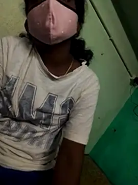 Snapshot of Couple1114 chatting on 11-17-25, 10:10 Couple1114 online show from 11-17-25, 10:10