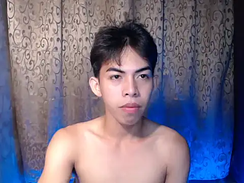 Snapshot of Urhotsilverboy chatting on 11-10-25, 04:55 Urhotsilverboy online show from 11-10-25, 04:55