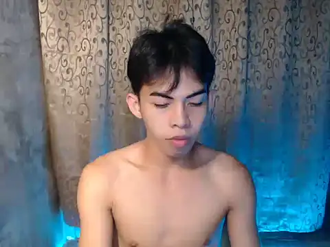 Snapshot of Urhotsilverboy chatting on 11-15-25, 04:21 Urhotsilverboy online show from 11-15-25, 04:21