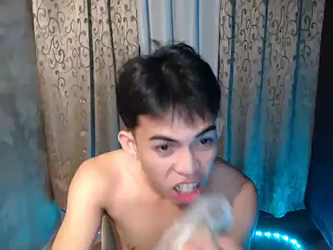 Snapshot of Urhotsilverboy chatting on 12-03-25, 03:32 Urhotsilverboy online show from 12-03-25, 03:32