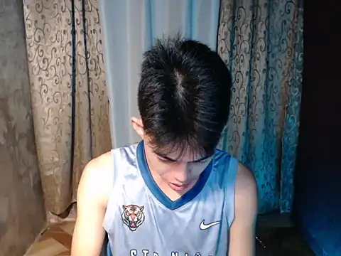 Urhotsilverboy online show from 02-13-26, 07:54