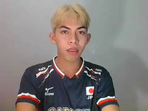Snapshot of Urhotsilverboy chatting on 05-23-26, 07:40 Urhotsilverboy online show from 05-23-26, 07:40