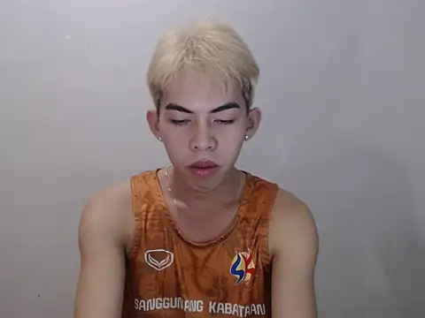 Snapshot of Urhotsilverboy chatting on 05-29-26, 03:43 Urhotsilverboy online show from 05-29-26, 03:43