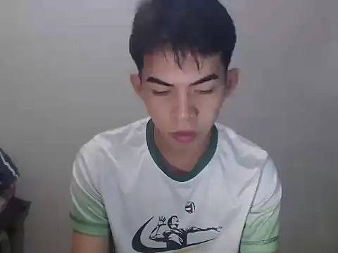 Snapshot of Urhotsilverboy chatting on 07-10-26, 03:36 Urhotsilverboy online show from 07-10-26, 03:36