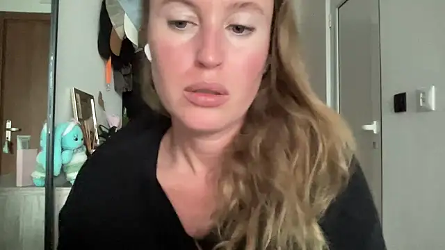 Snapshot of Ameli8 chatting on 11-05-25, 01:00 Ameli8 online show from 11-05-25, 01:00