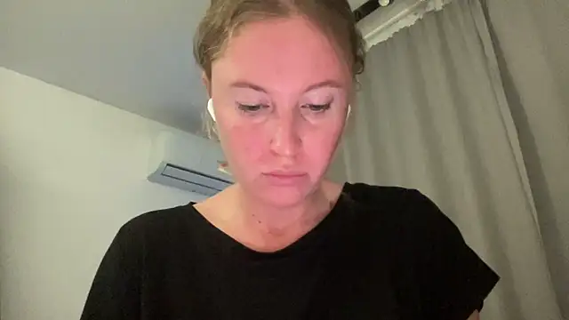 Snapshot of Ameli8 chatting on 11-18-25, 06:01 Ameli8 online show from 11-18-25, 06:01