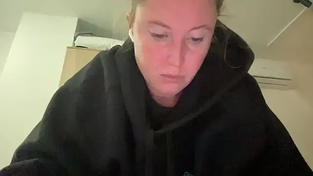 Snapshot of Ameli8 chatting on 11-21-25, 06:39 Ameli8 online show from 11-21-25, 06:39