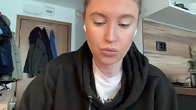 Snapshot of Ameli8 chatting on 02-06-26, 10:07 Ameli8 online show from 02-06-26, 10:07