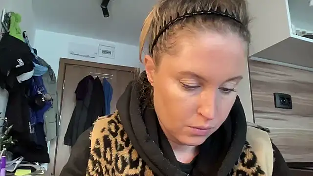 Snapshot of Ameli8 chatting on 02-08-26, 12:52 Ameli8 online show from 02-08-26, 12:52