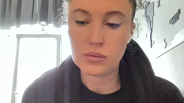 Snapshot of Ameli8 chatting on 02-22-26, 11:42 Ameli8 online show from 02-22-26, 11:42