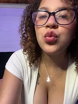 Snapshot of Lolavenezia chatting on 02-19-26, 01:51 Lolavenezia online show from 02-19-26, 01:51