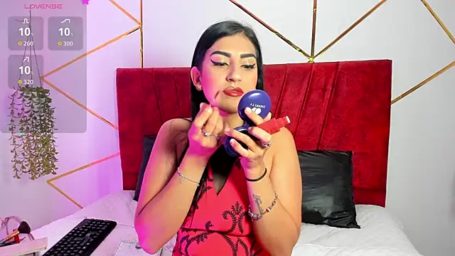 Paris Evans  online show from 11-19-25, 01:11