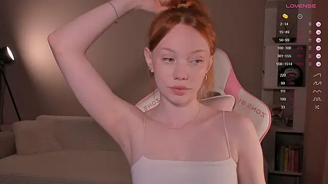 Snapshot of Elisahsthetics chatting on 02-02-26, 01:37 Elisahsthetics online show from 02-02-26, 01:37