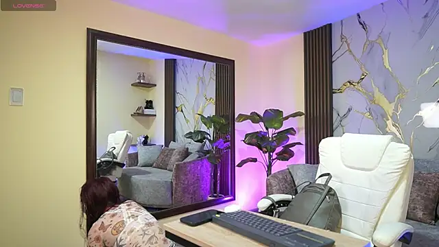 Snapshot of TessaaFox chatting on 01-08-26, 11:34 TessaaFox online show from 01-08-26, 11:34