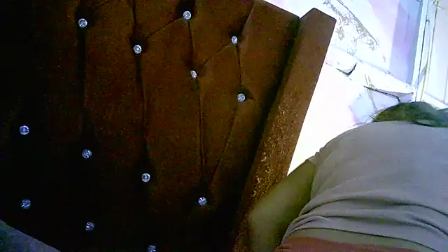 Snapshot of Zulreyna chatting on 04-25-26, 03:53 Zulreyna online show from 04-25-26, 03:53
