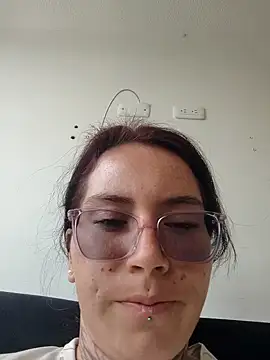 Snapshot of mr_arte chatting on 12-16-25, 05:29 mr arte online show from 12-16-25, 05:29