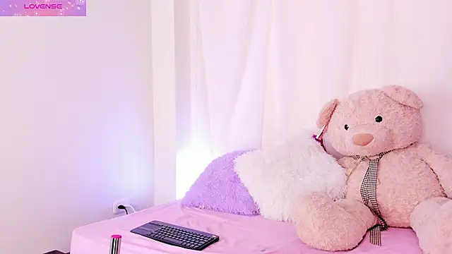 Snapshot of Nyra_lux16 chatting on 12-22-25, 08:22 Nyra lux16 online show from 12-22-25, 08:22