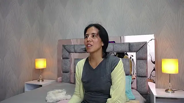 GiselaZivic online show from 05-11-26, 06:49