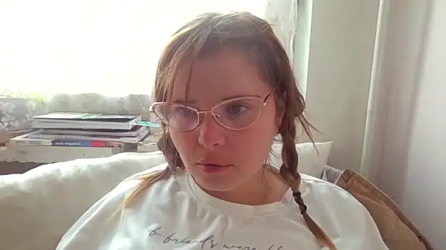 Snapshot of HornyElena chatting on 12-16-25, 11:48 HornyElena online show from 12-16-25, 11:48